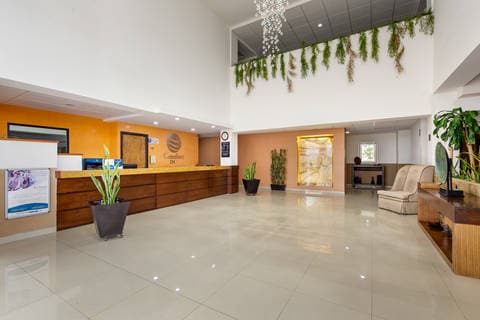 Hotel lobby | Comfort Inn, Chihuahua CH Hotels