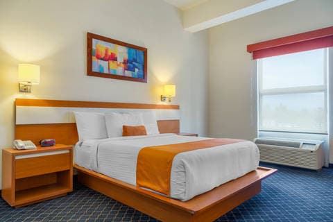 Guest room with king bed(s) | Sleep Inn, Monclova MX-S Hotels