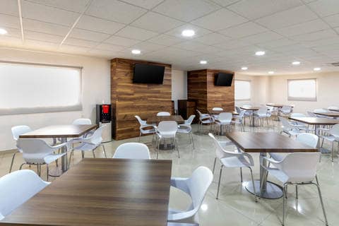Breakfast area | Sleep Inn, Mexicali MX-S Hotels