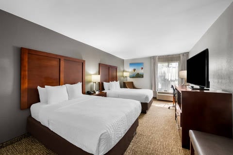 Guest room with double bed(s) | Clarion, Apex NC Hotels