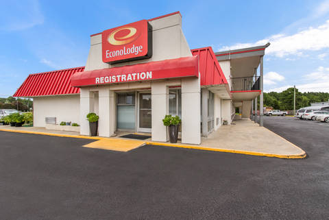 Hotel entrance | Econo Lodge, Washington NC Hotels