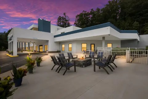Hotel exterior | Clarion, Sylva NC Hotels