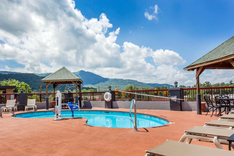 Relax by the pool | Quality Inn, Black-mountain NC Hotels