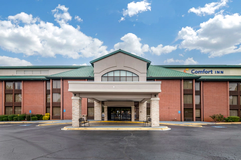 Hotel entrance | Comfort Inn, Matthews NC Hotels