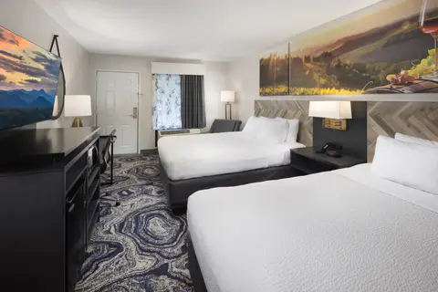 Guest room with queen bed(s) | Clarion, Asheville NC Hotels