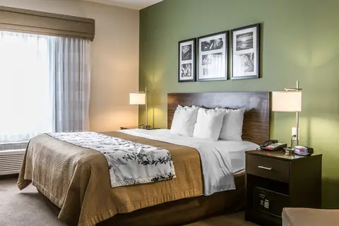 Guest room with king bed