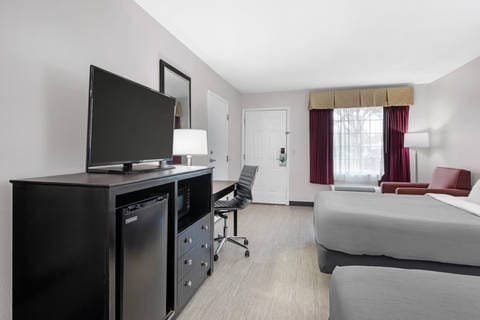 Guest room with queen bed(s) | Quality Inn, Andrews NC Hotels