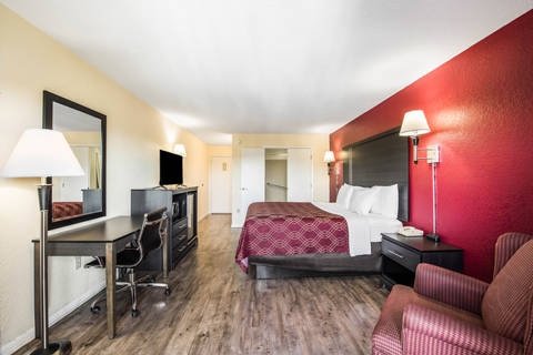 Guest room | Econo Lodge, Waynesville NC Hotels
