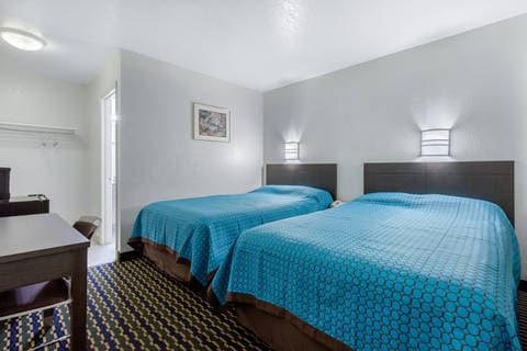 Guest room with double bed(s) | Rodeway Inn, Winston-salem NC Hotels