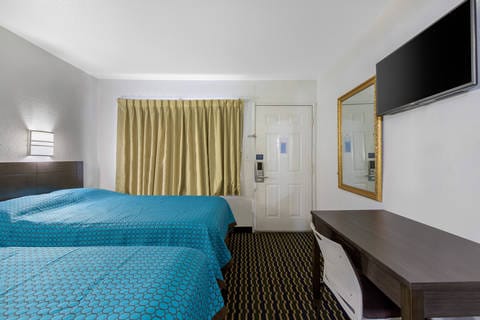 Well-equipped guest room | Rodeway Inn, Winston-salem NC Hotels