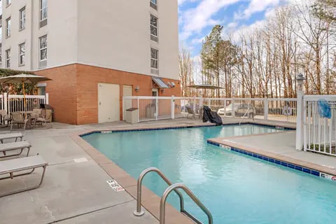 Outdoor pool | Comfort Suites, Huntersville NC Hotels