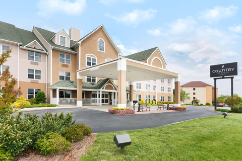 Hotel Exterior | Country, Burlington NC Hotels