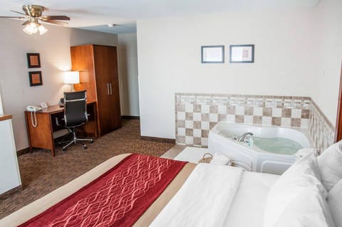 Spacious suite with added amenities | Dickinson, ND Hotels | Comfort Inn