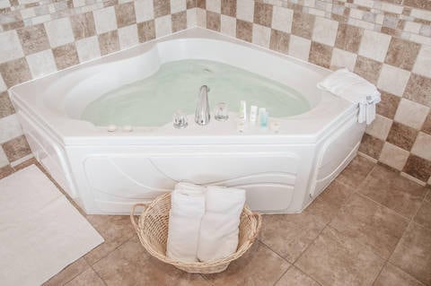 Whirlpool suite | Dickinson, ND Hotels | Comfort Inn