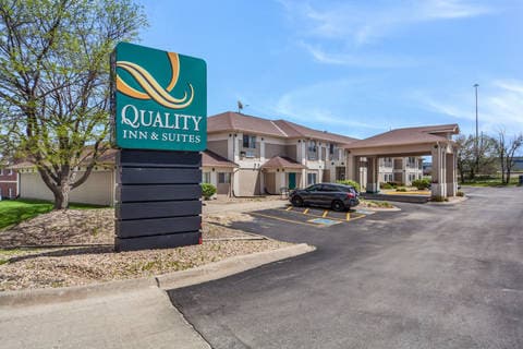 Hotel exterior | Quality Inn, Omaha NE Hotels