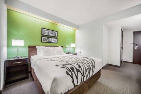 Guest room with queen bed(s) | Sleep Inn, Columbus NE Hotels