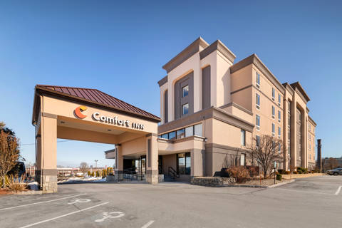 Hotel exterior | Comfort Inn, Manchester NH Hotels