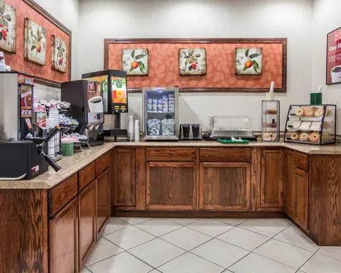 Free breakfast with waffles | Ossipee, NH Hotels | Econo Lodge Lake Region
