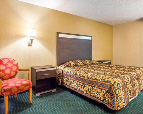 Spacious guest room | Rodeway Inn Mount Laurel Hwy 73 - Hotel in Mount Laurel, NJ