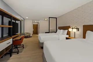 Guest room with queen bed(s) | Everhome, Somerset NJ Hotels