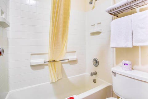 Bath | Econo Lodge, Albuquerque NM Hotels