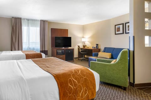 Guest room with queen bed(s) | Comfort Suites, Hobbs NM Hotels
