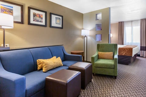 Spacious suite with added amenities | Comfort Suites, Hobbs NM Hotels
