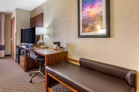 Spacious suite with added amenities | Comfort Suites, Hobbs NM Hotels