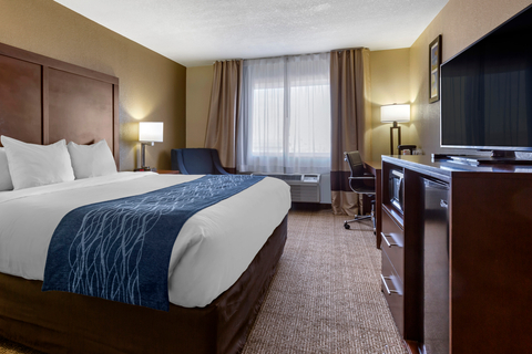Guest room with flat-screen television | Comfort Inn, Albuquerque NM Hotels