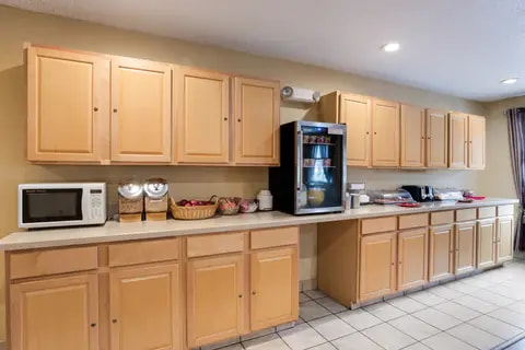 Breakfast area | Econo Lodge, Painted-post NY Hotels
