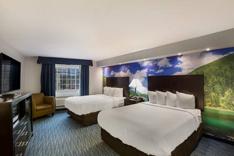 Guest room with two beds | Clarion, Syracuse NY Hotels