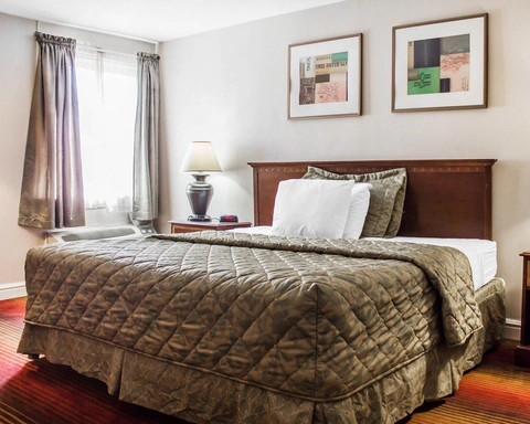 Guest room with king bed