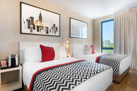 Guest room with double bed(s) | Ascend Hotel Collection, Brooklyn NY Hotels