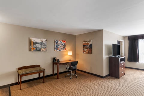 Suite with queen bed(s) | Ascend Hotel Collection, Saratoga-springs NY Hotels