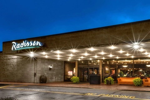 Exterior - Front Entrance - Night View | Radisson, Corning NY Hotels
