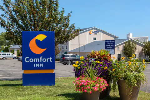Hotel exterior | Comfort Inn, Huron OH Hotels