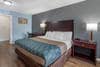 Guest room with king bed(s) | Econo Lodge, Sandusky OH Hotels