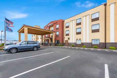 Hotel exterior | Comfort Suites, Columbus OH Hotels