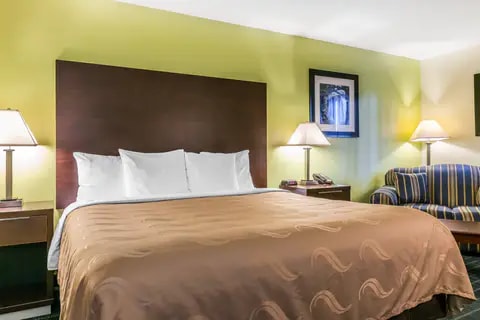 Guest room with king bed(s) | Quality Inn, Jackson OH Hotels