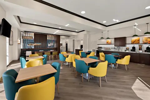 Breakfast area | Comfort Suites, Columbus OH Hotels