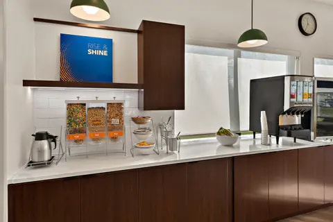 Breakfast area | Comfort Suites, Columbus OH Hotels