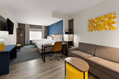 Queen suite | Comfort Suites, Columbus OH Hotels