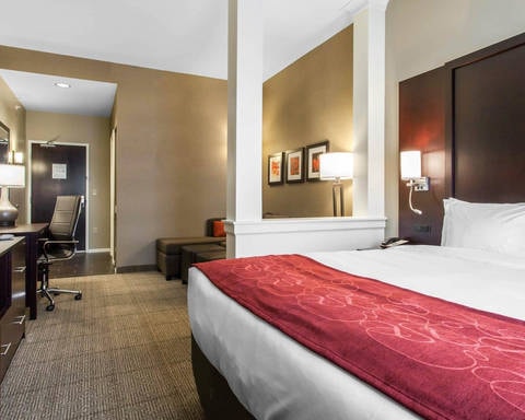 Guest room with king bed