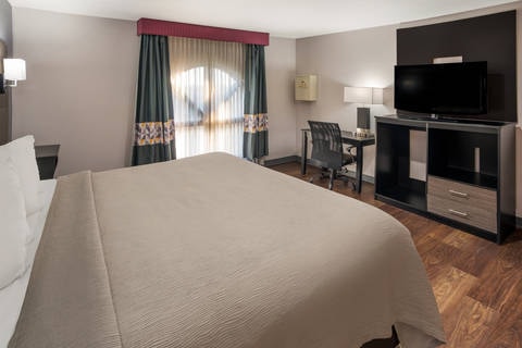 King room with flat-screen television | Quality Inn, Cincinnati OH Hotels