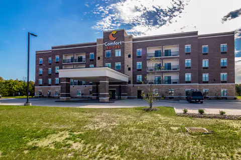 Hotel exterior | Comfort Suites, Brunswick OH Hotels