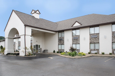 Hotel exterior | RocketFuel, New-philadelphia OH Hotels