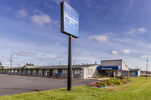 Hotel exterior | Rodeway Inn, Canton OH Hotels