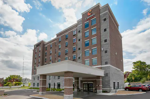 Hotel entrance | Mainstay, Cincinnati OH Hotels