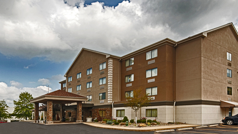 Hotel entrance | Comfort Inn, Copley OH Hotels