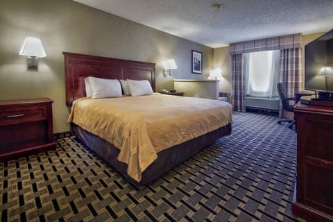 King suite | Quality Inn, Moore OK Hotels